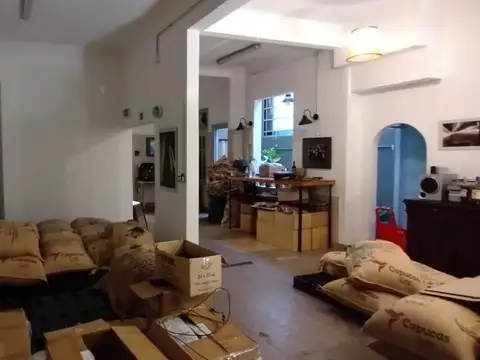 Venta en block dpto con importante depósito/local