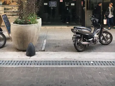 Excelente local comercial en la calle esmeralda al 200, san nicolas