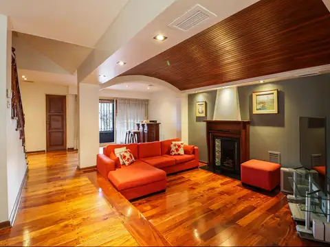 Venta casa 5 amb c/patio y terraza  en devoto