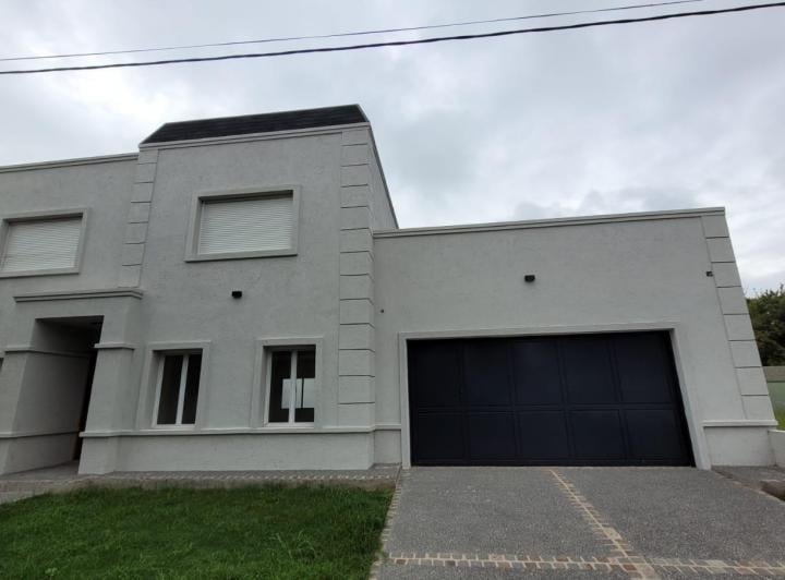 Casa · 268m² · 8 Ambientes