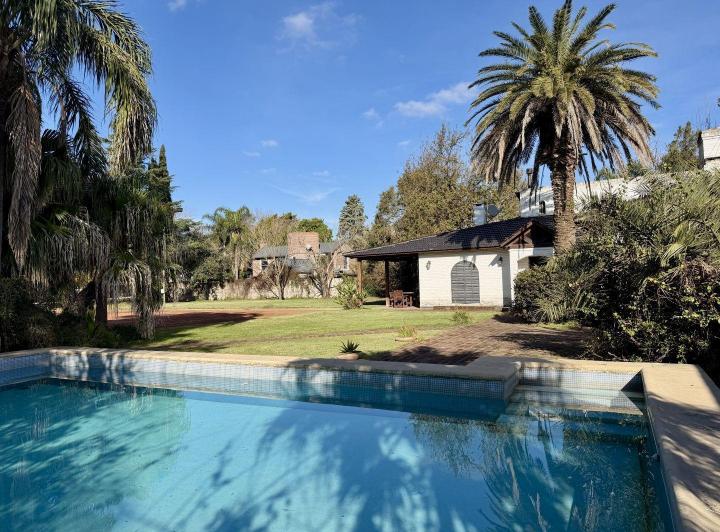 Casa · 150m² · 6 Ambientes · 2 Cocheras
