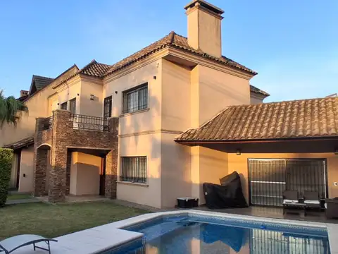 Hermosa casa en venta en ciudada jardin