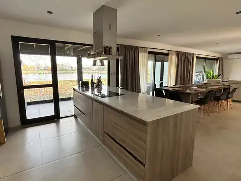 Exclusiva residencia a estrenar en isla del este | muelle propio, 350 m² cubiertos y lujo total frente al agua, lote 1313m2