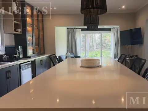 Casa remodelada en venta en barrancas del lago, nordelta