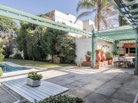 Venta casa florida vicente lopez 4 dormitorios escritorio jardín pileta parrilla garage 4 autos