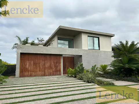 Excepcional casa al rio sobre el canal principal de albanueva, 3 dormitorios en suite, venta