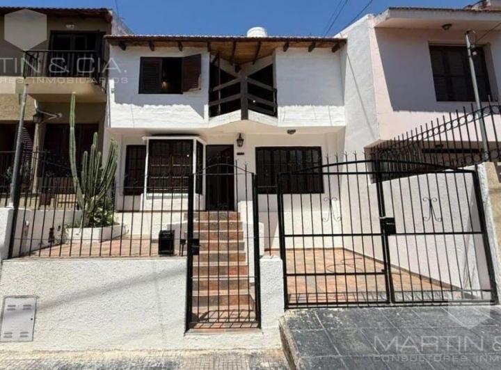 Casa · 178m² · 6 Ambientes · 1 Cochera