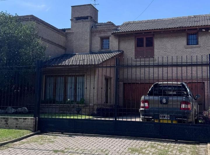 Casa · 1000m² · 10 Ambientes · 4 Cocheras