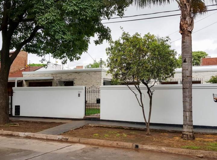 Casa · 228m² · 7 Ambientes · 2 Cocheras