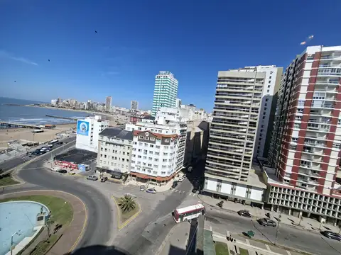 Vendo departamento tipo duplex de tres ambientes con cochera doble y baulera.