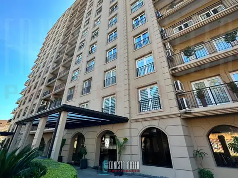 Venta espectacular semipiso de 4 ambientes con 2 cocheras, 2 bauleras y excelentes vistas abiertas.