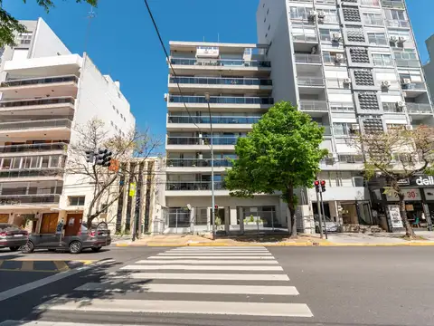 Impecable departamento en venta con vista al río, cochera y baulera sobre av. libertador en olivos.
