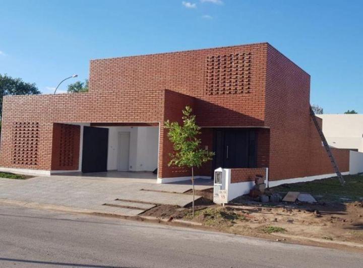 Casa · 215m² · 4 Ambientes · 2 Cocheras