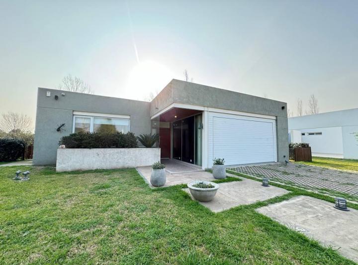 Casa · 1000m² · 5 Ambientes · 1 Cochera