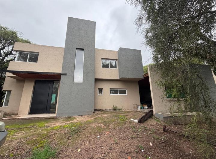 Casa · 323m² · 4 Ambientes