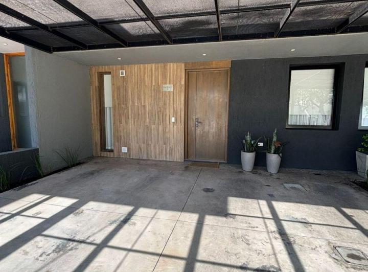 Casa · 180m² · 5 Ambientes · 2 Cocheras