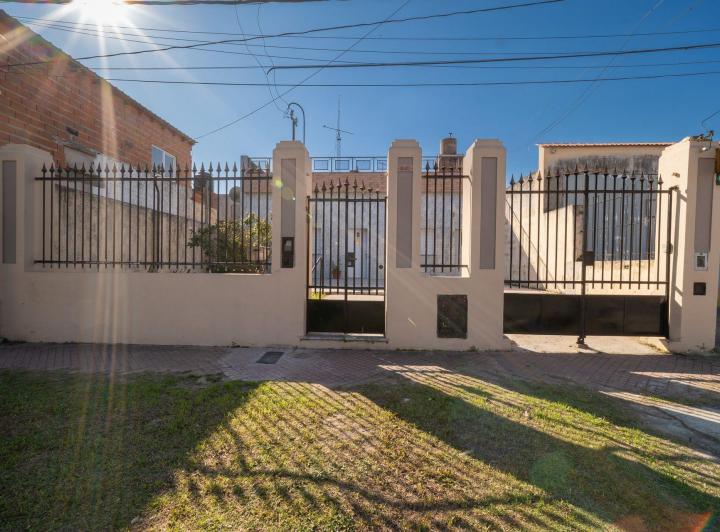 Casa · 196m² · 5 Ambientes · 1 Cochera