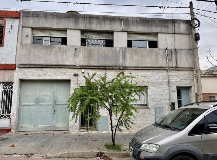 Casa · 393m² · 8 Ambientes · 1 Cochera