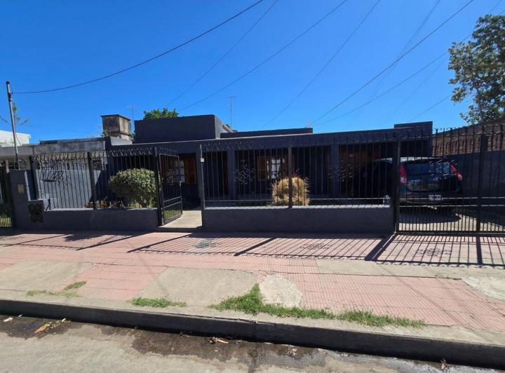 Casa · 160m² · 5 Ambientes · 2 Cocheras