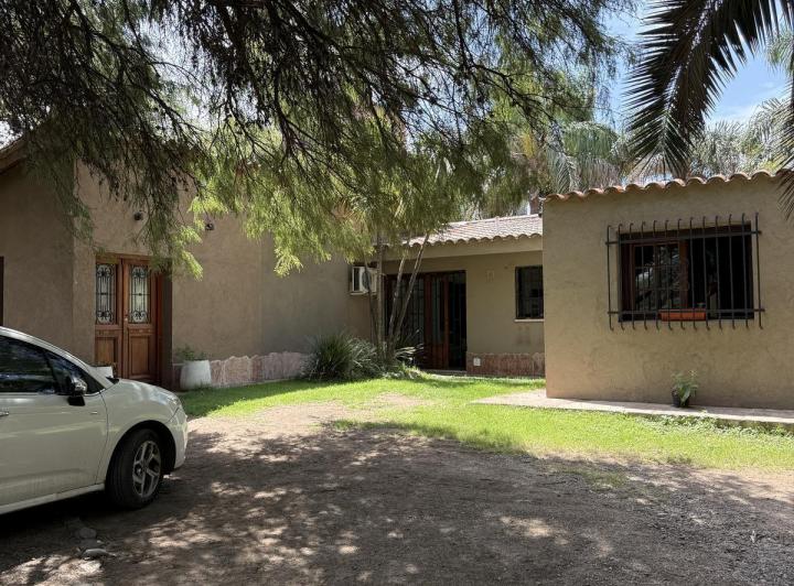 Casa · 220m² · 9 Ambientes