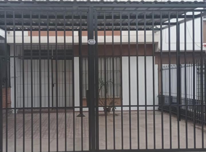 Casa · 80m² · 9 Ambientes · 2 Cocheras