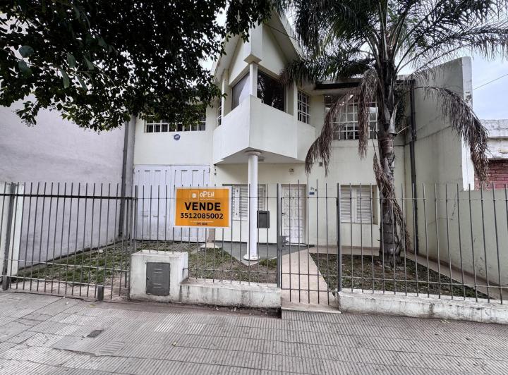 Casa · 310m² · 9 Ambientes · 2 Cocheras