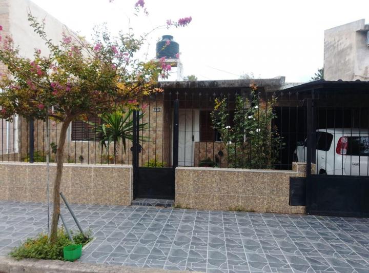 Casa · 100m² · 4 Ambientes · 2 Cocheras