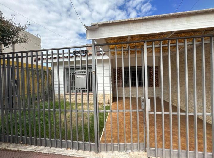 Casa · 220m² · 5 Ambientes · 1 Cochera