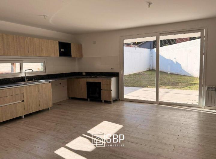 Casa · 179m² · 9 Ambientes · 2 Cocheras