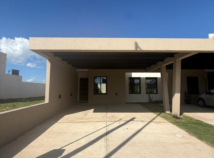 Casa · 90m² · 2 Dormitorios · 2 Cocheras