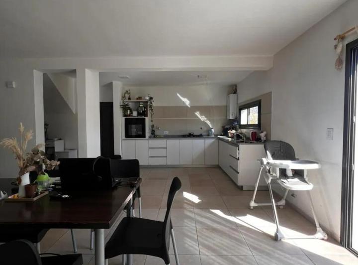 Casa · 160m² · 9 Ambientes · 2 Cocheras
