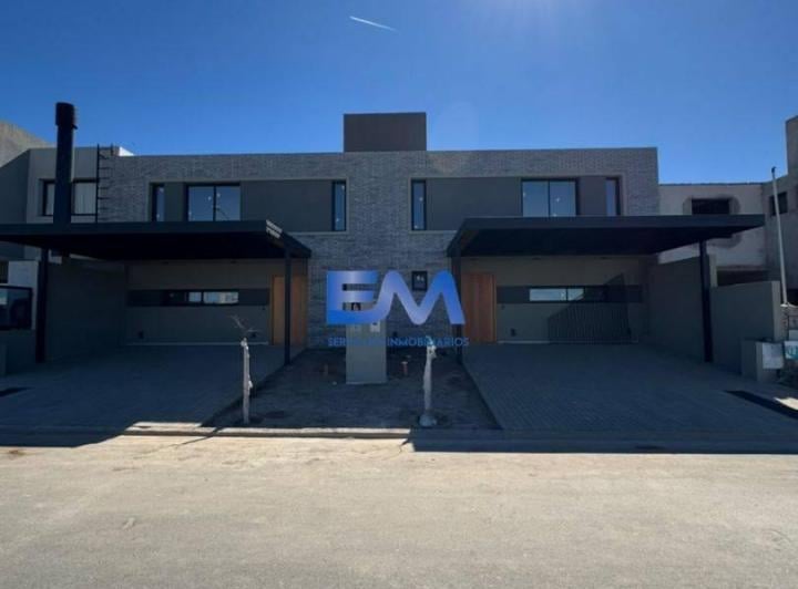 Casa · 160m² · 6 Ambientes · 1 Cochera