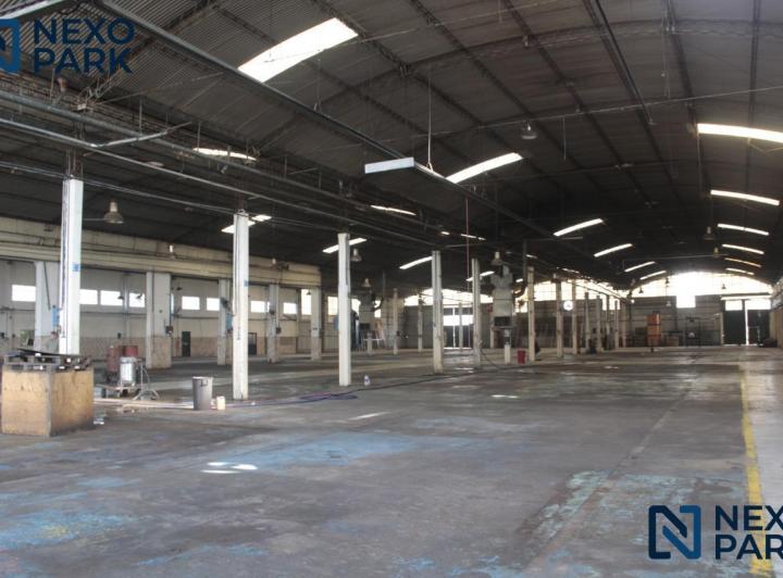 Bodega-Galpón · 5600m² · 10 Ambientes · 15 Cocheras