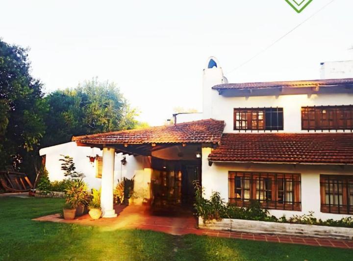 Casa · 300m² · 8 Ambientes