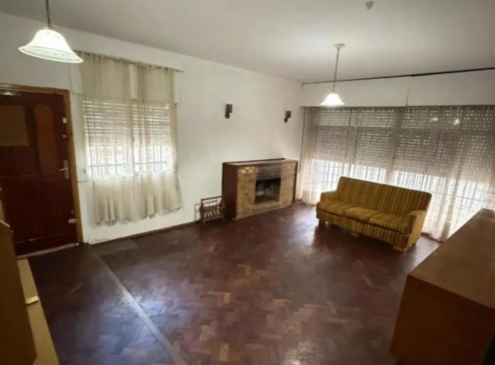 Casa · 250m² · 5 Ambientes · 1 Cochera