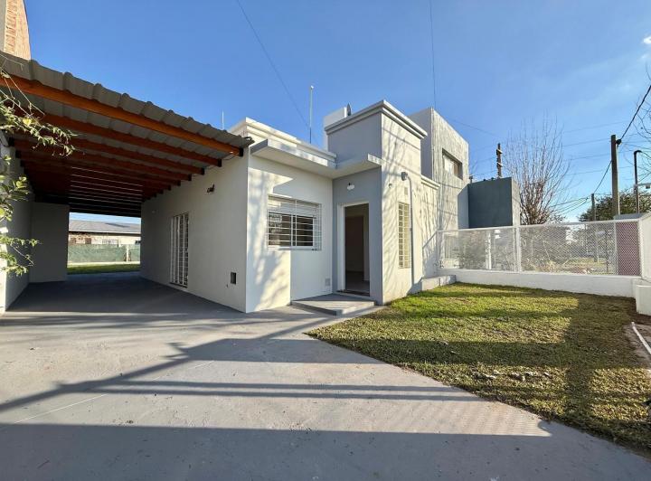 Casa · 70m² · 4 Ambientes · 2 Cocheras