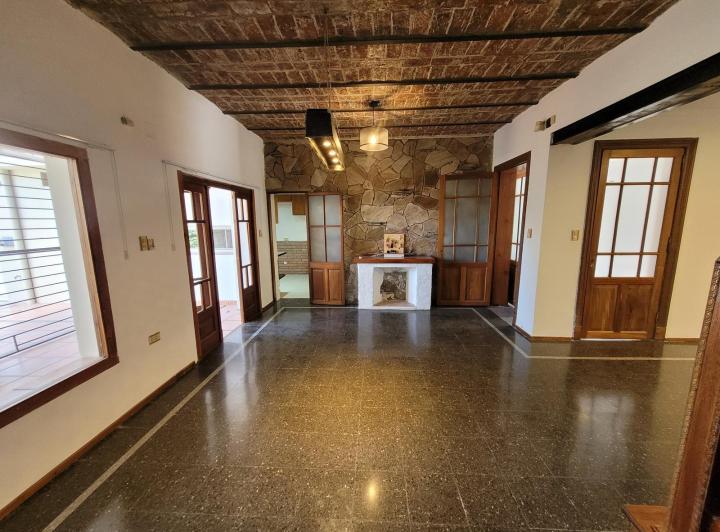 Casa · 217m² · 5 Ambientes · 1 Cochera