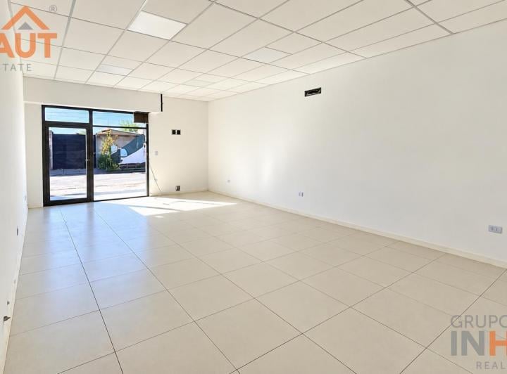 Local comercial · 43m² · 1 Ambiente · 2 Cocheras