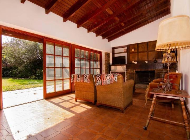 Casa · 252m² · 10 Ambientes · 3 Cocheras