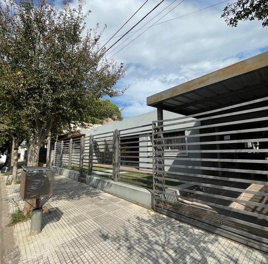 Casa · 100m² · 6 Ambientes · 1 Cochera