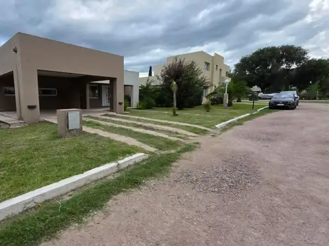 Casa en Venta en Juana Koslay, Juan Martín de Pueyrredón