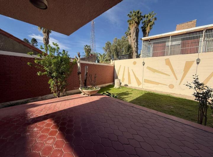 Casa · 250m² · 9 Ambientes · 1 Cochera