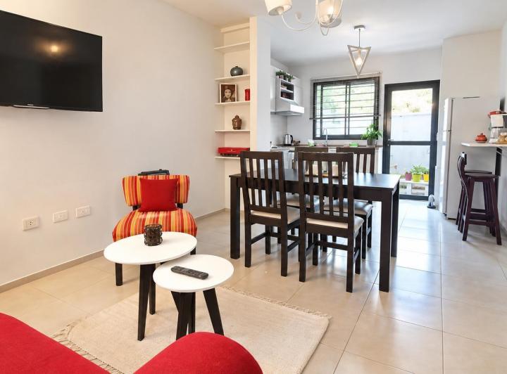 Casa · 80m² · 5 Ambientes · 2 Cocheras