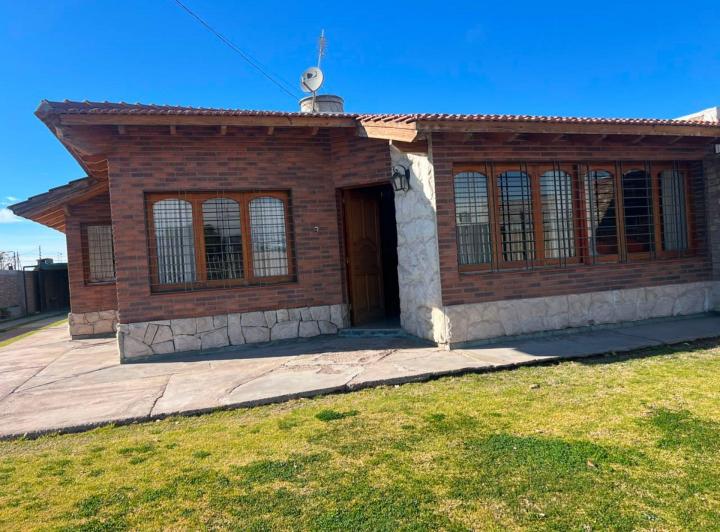 Casa · 140m² · 5 Ambientes · 1 Cochera