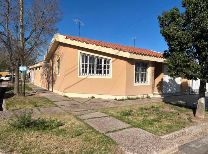 Casa · 179m² · 3 Dormitorios · 2 Cocheras