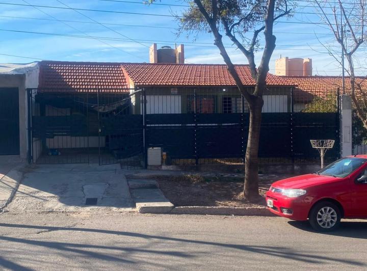 Casa · 100m² · 4 Ambientes · 1 Cochera