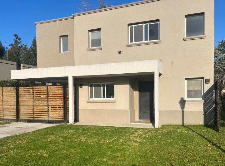 Casa · 129m² · 4 Ambientes · 3 Cocheras
