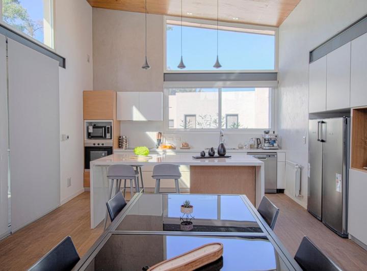 Casa · 140m² · 4 Ambientes · 2 Cocheras