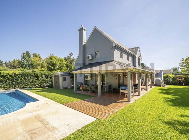 Casa · 176m² · 4 Ambientes · 1 Cochera