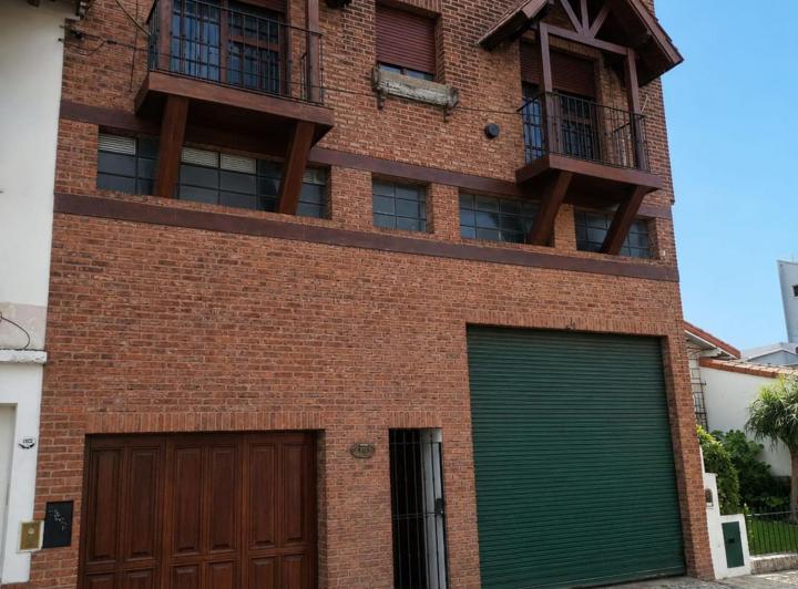Casa · 621m² · 4 Ambientes · 40 Cocheras